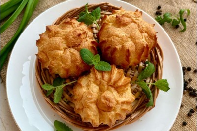 Профитроли с творогом и беконом