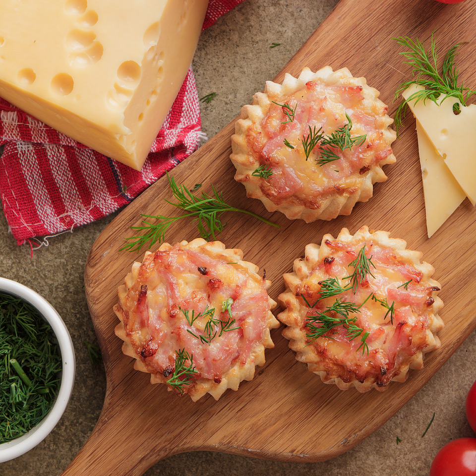 перепечки с ветчиной и сыром перепечки с ветчиной и сыром
