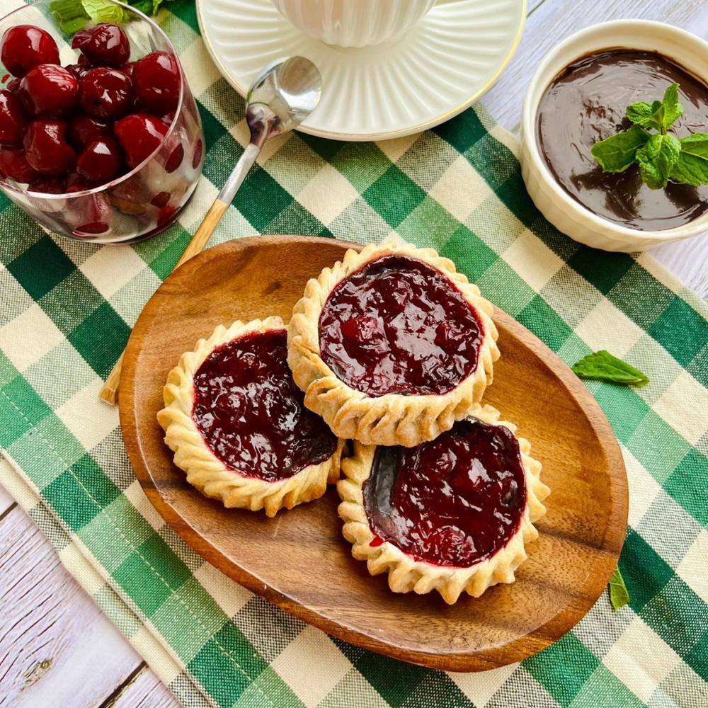 перепечки с вишневым фондю 8 шт. перепечки с вишневым фондю 8 шт.