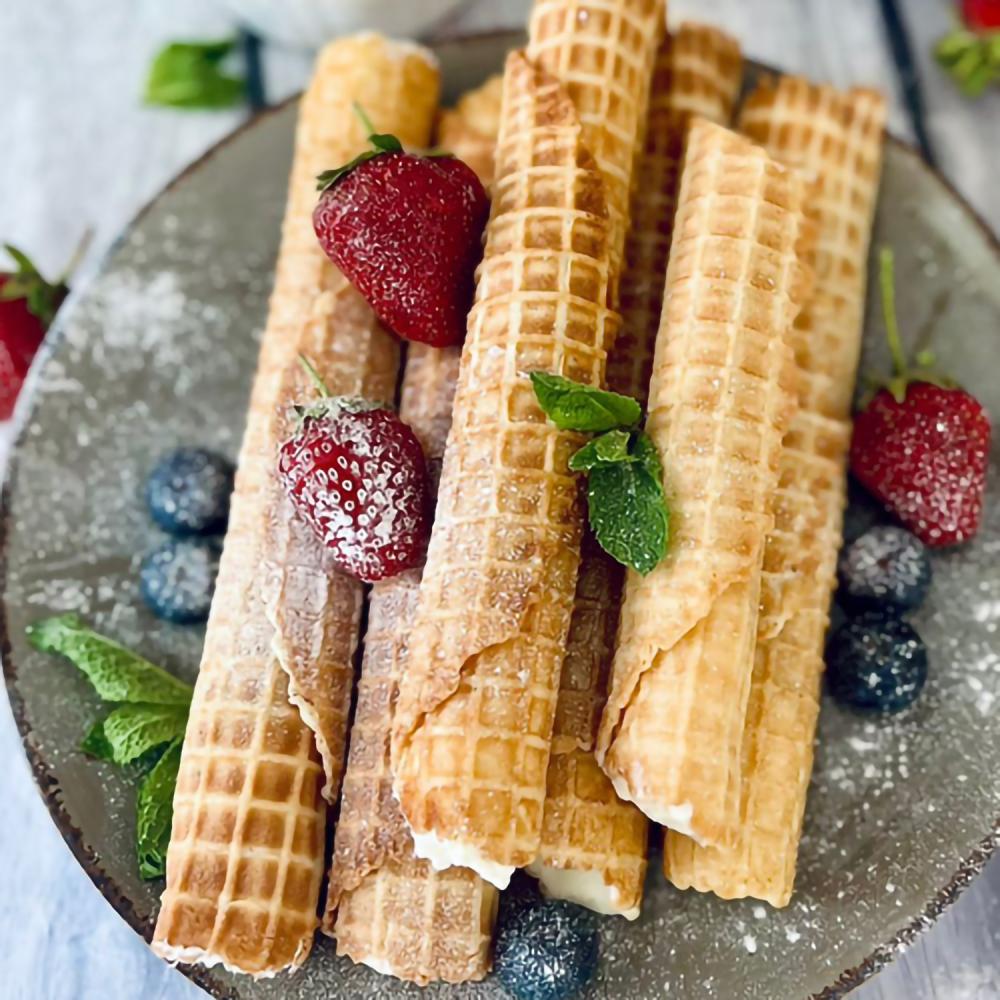 вафельные трубочки с творожным кремом и сливками