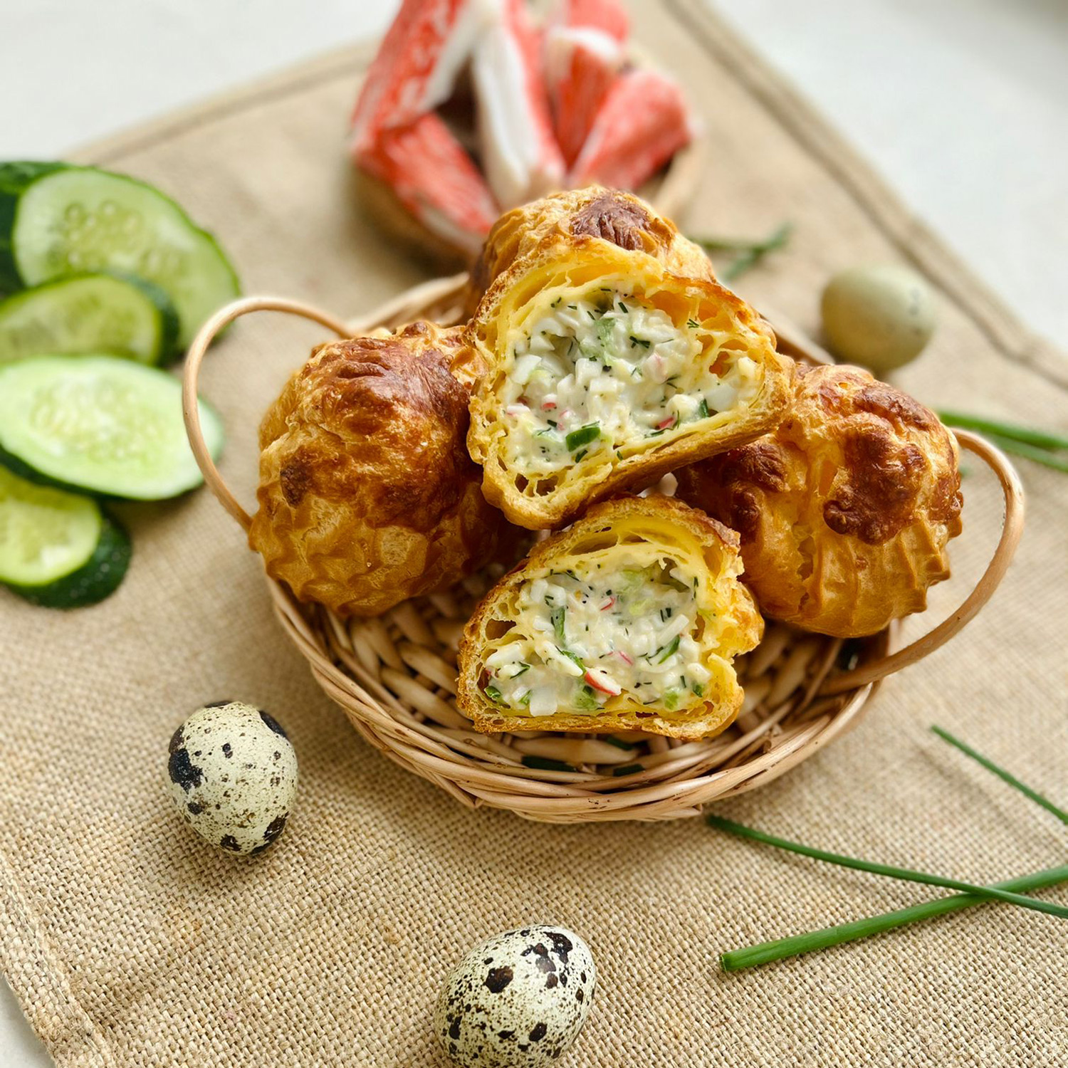 syrnye_guzhery_krab_salat