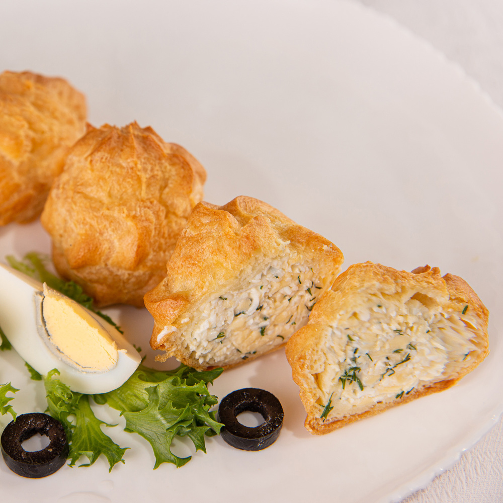 profitroli_s_syrom_yaytsom_i_chesnokom